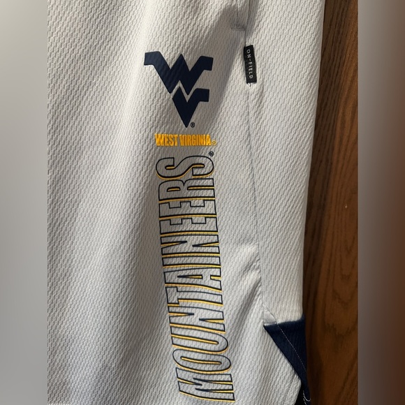 Men's Nike dri fit on field WVU shorts - Picture 2 of 5